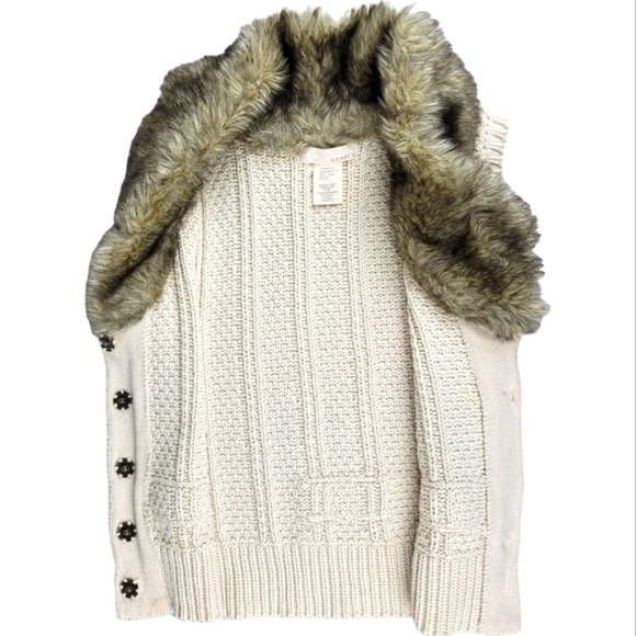 Anthropologie/Kaisely Faux Fur Collar Sleeveless Snap Closure Sweater - Picture 2 of 8